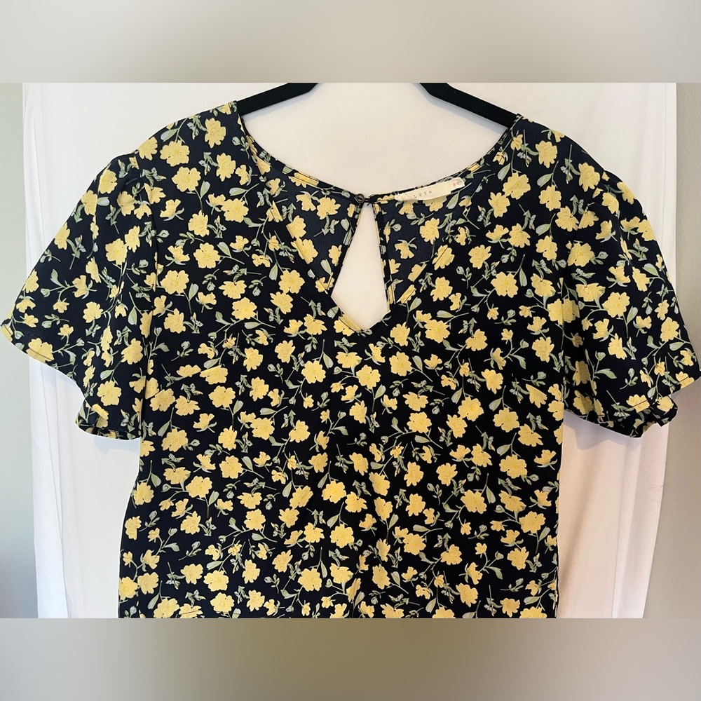 Crop OpenTieback Floral Top